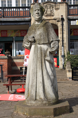 Abbey Park - Cardinal Wolsey statue
