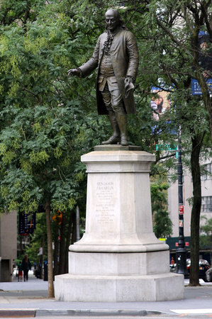 19 Benjamin Franklin statue